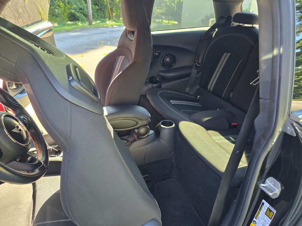 2018 MINI Cooper Image 24