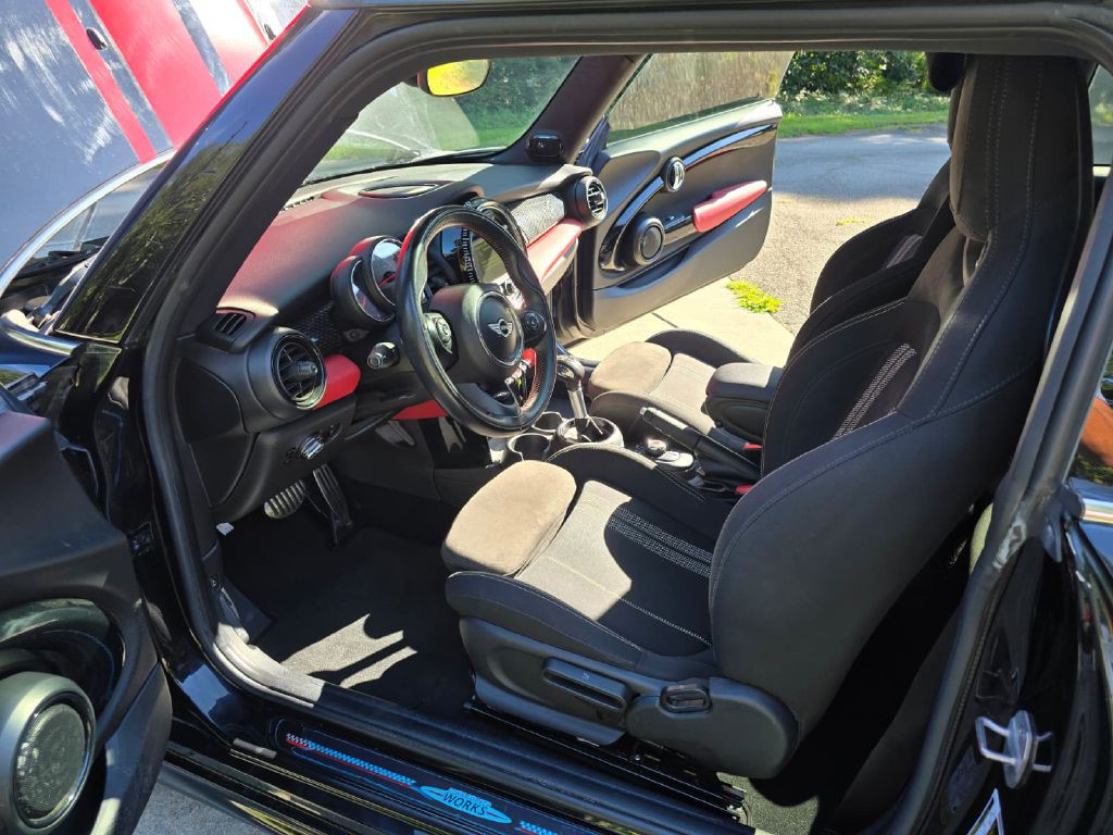 2018 MINI Cooper Image 32