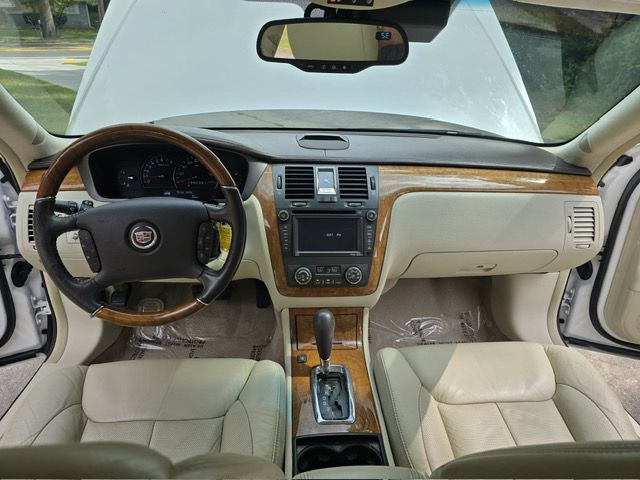 2011 Cadillac DTS Image 5