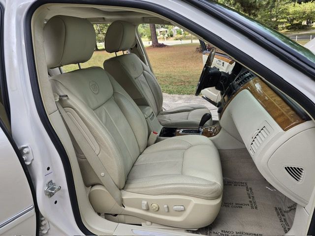 2011 Cadillac DTS Image 7
