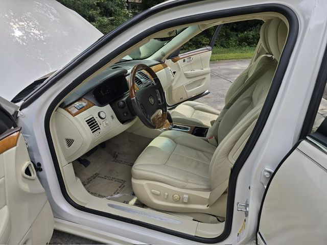 2011 Cadillac DTS Image 11