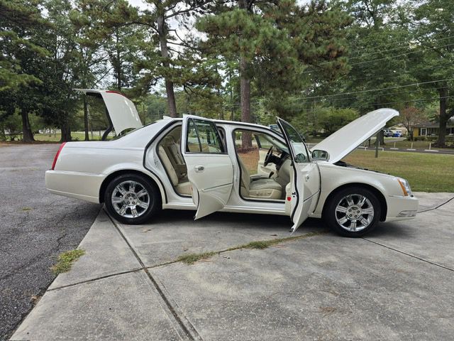 2011 Cadillac DTS Image 14