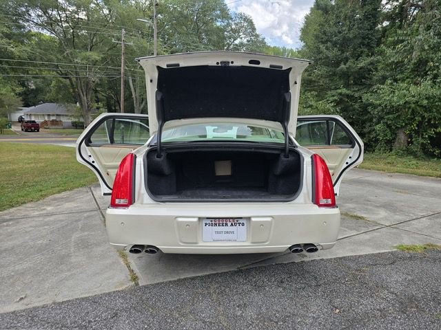 2011 Cadillac DTS Image 15