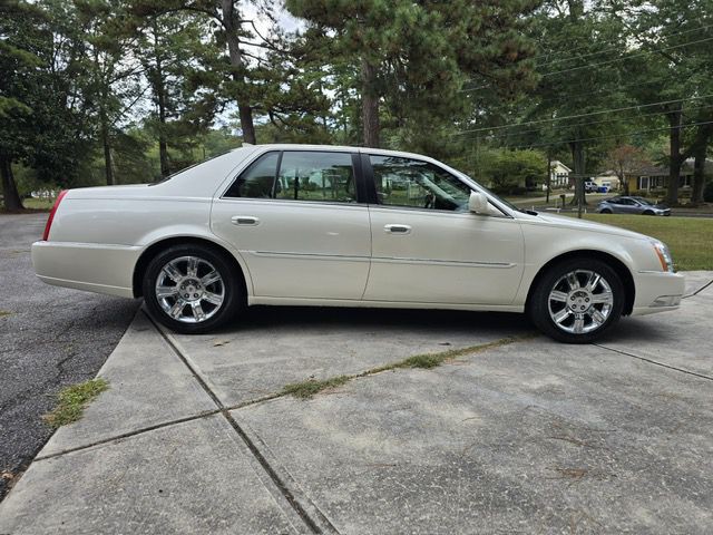 2011 Cadillac DTS Image 16