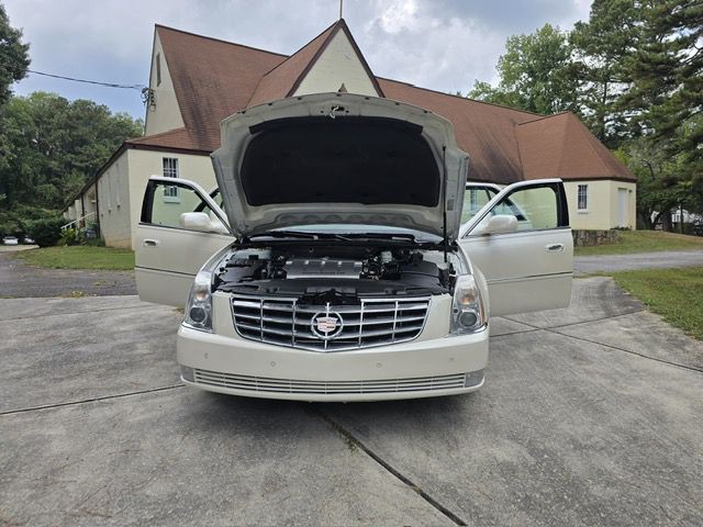 2011 Cadillac DTS Image 17