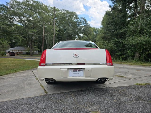 2011 Cadillac DTS Image 18