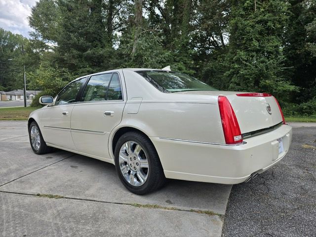 2011 Cadillac DTS Image 19