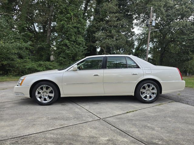 2011 Cadillac DTS Image 21