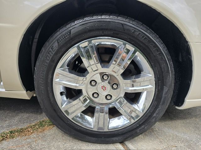 2011 Cadillac DTS Image 26