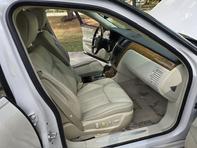 2011 Cadillac DTS Image 29