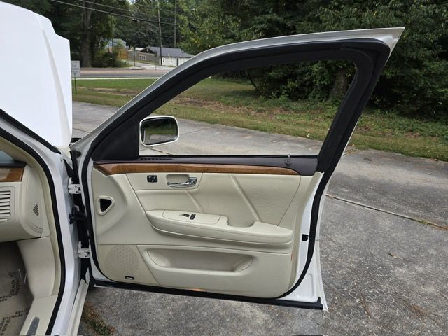 2011 Cadillac DTS Image 35