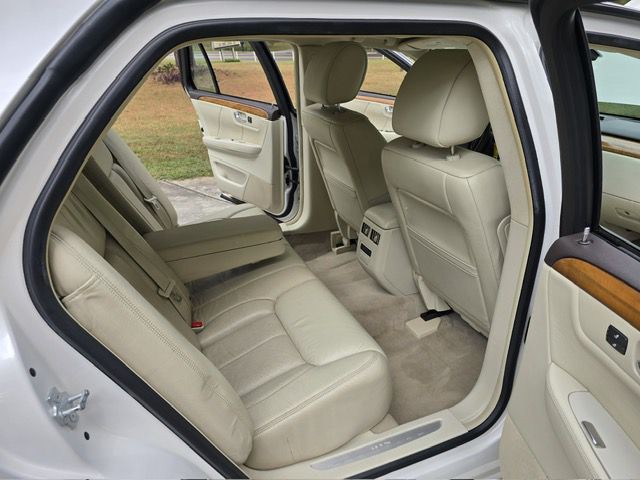 2011 Cadillac DTS Image 36