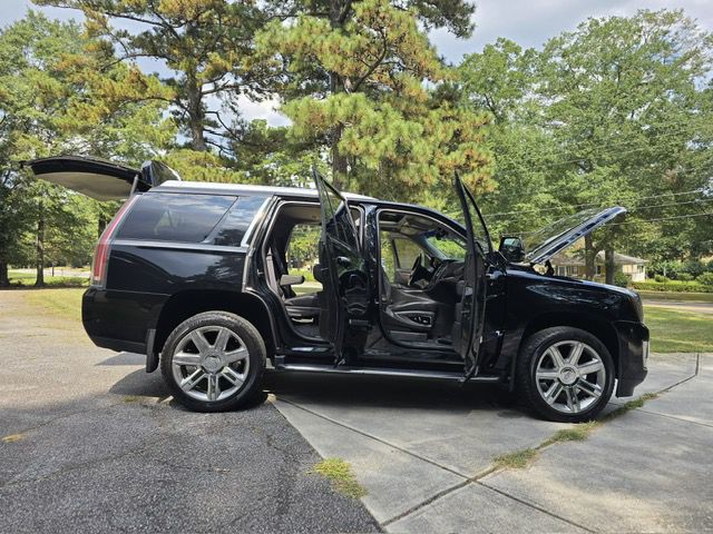 2019 Cadillac Escalade Image 10