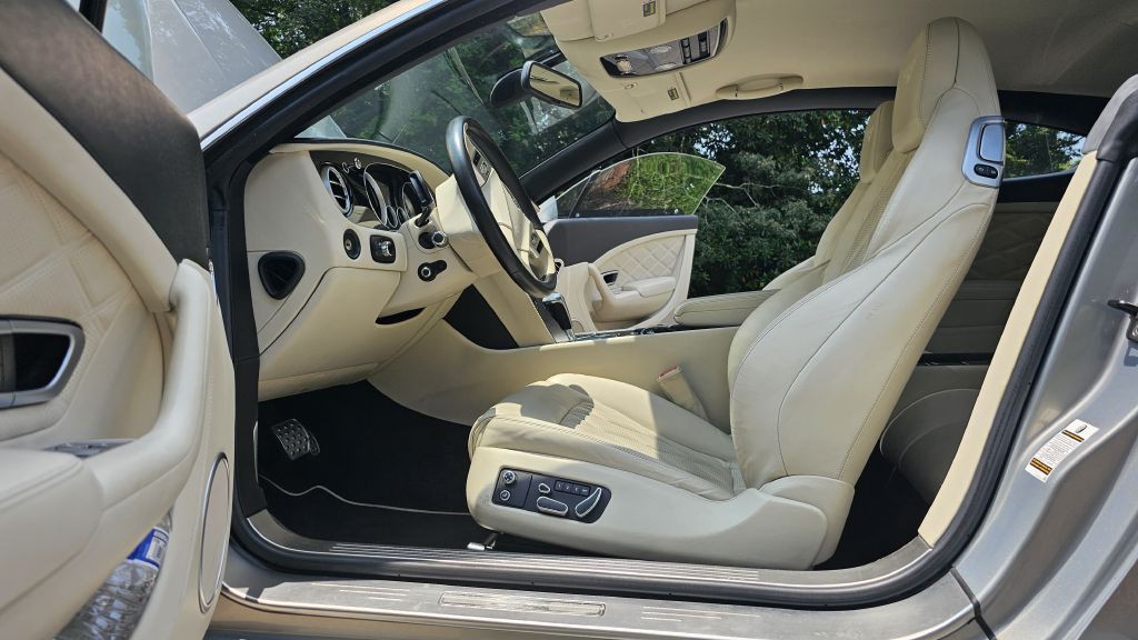 2015 Bentley Continental Image 13