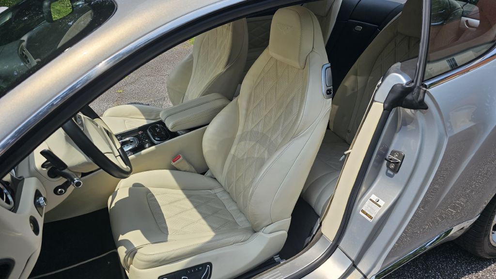 2015 Bentley Continental Image 17