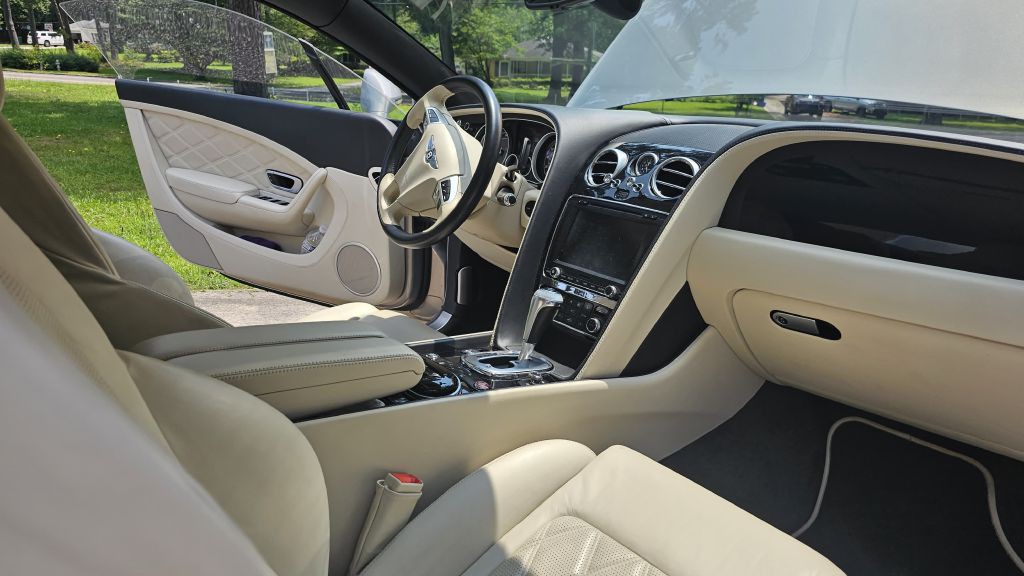 2015 Bentley Continental Image 21