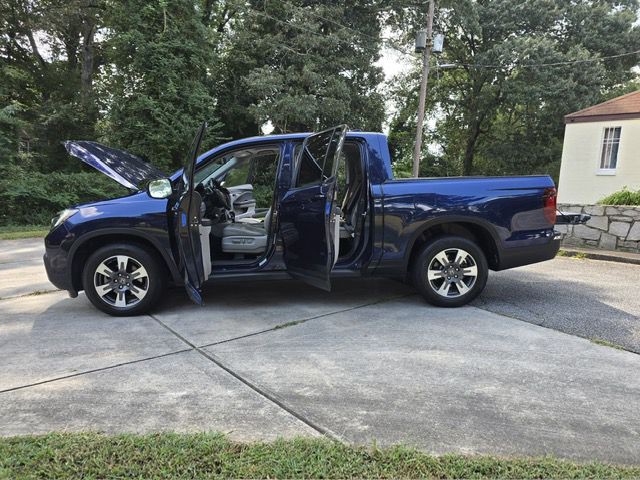 2019 Honda Ridgeline Image 2