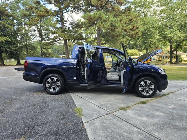 2019 Honda Ridgeline Image 3