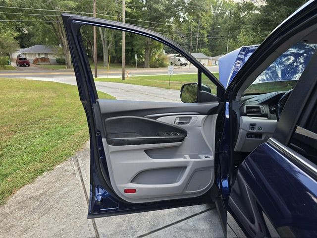 2019 Honda Ridgeline Image 32