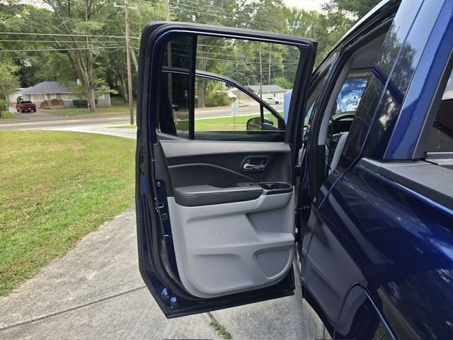 2019 Honda Ridgeline Image 34