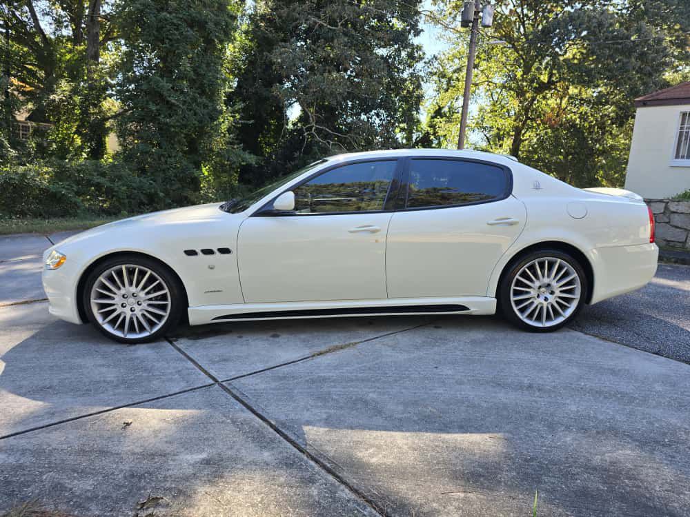 2011 Maserati Quattroporte Image 2