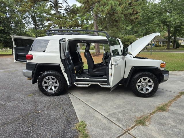 2014 Toyota FJ Cruiser Image 1