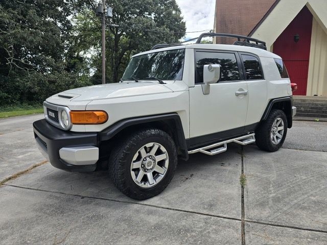 2014 Toyota FJ Cruiser Image 2