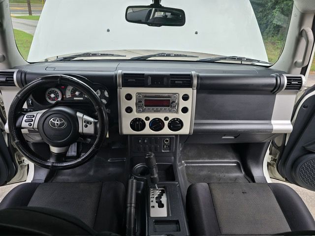 2014 Toyota FJ Cruiser Image 5