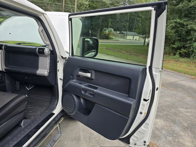 2014 Toyota FJ Cruiser Image 20