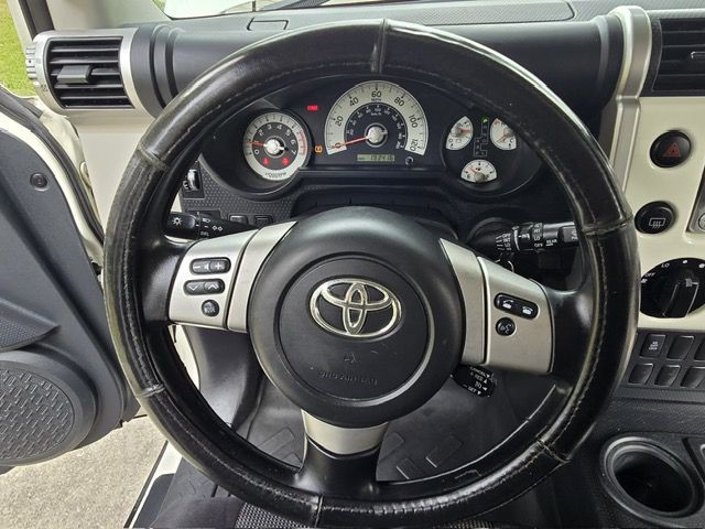 2014 Toyota FJ Cruiser Image 22