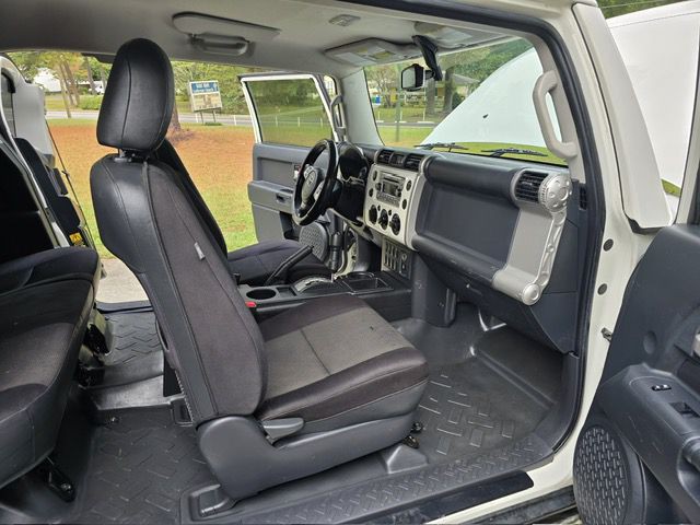 2014 Toyota FJ Cruiser Image 24