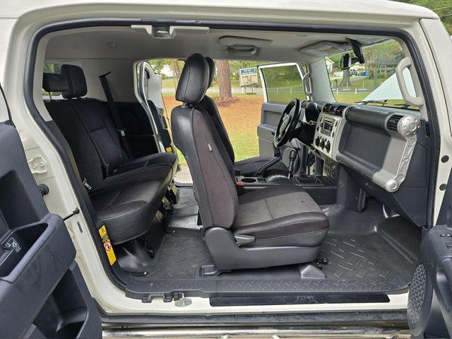2014 Toyota FJ Cruiser Image 27