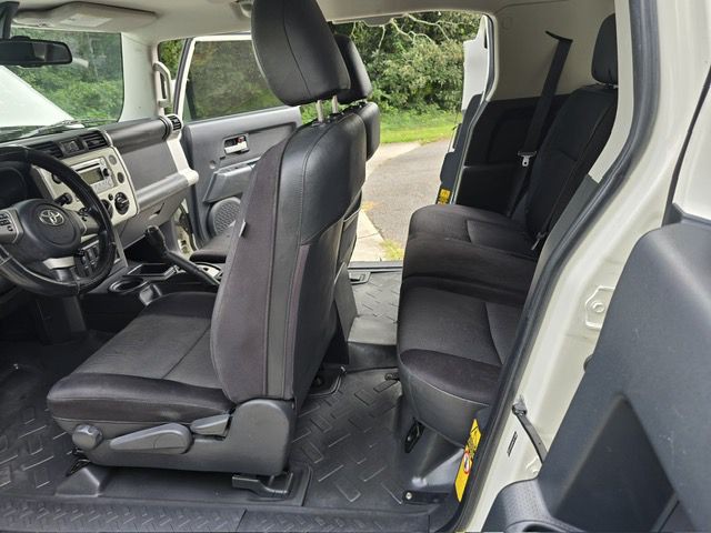 2014 Toyota FJ Cruiser Image 29