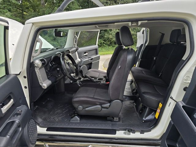2014 Toyota FJ Cruiser Image 31