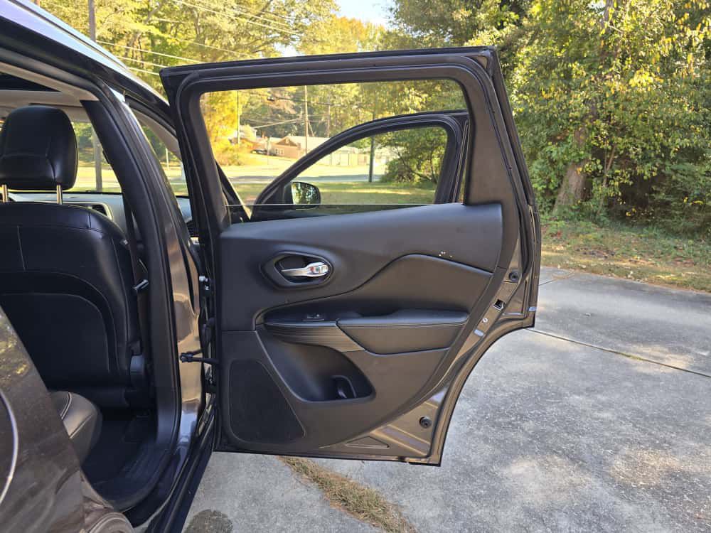 2016 Jeep Cherokee Image 11