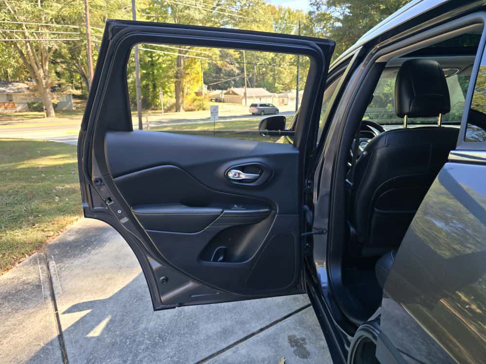 2016 Jeep Cherokee Image 12