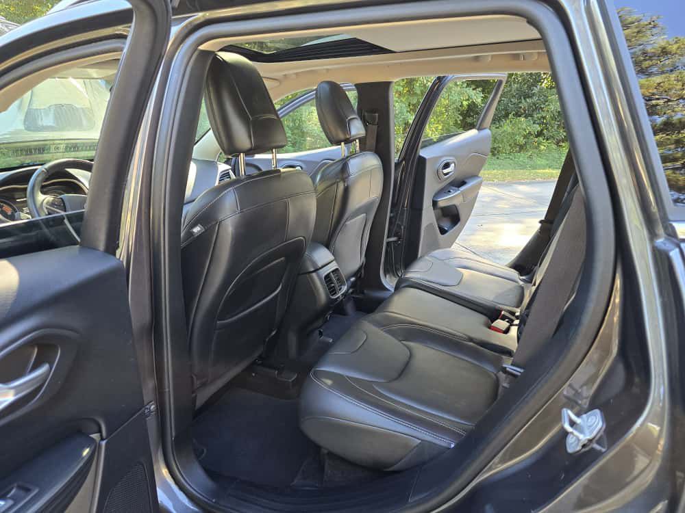 2016 Jeep Cherokee Image 32