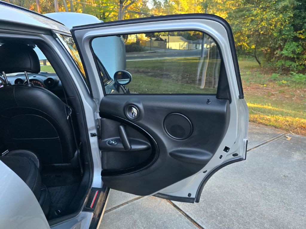 2016 MINI Cooper Image 16