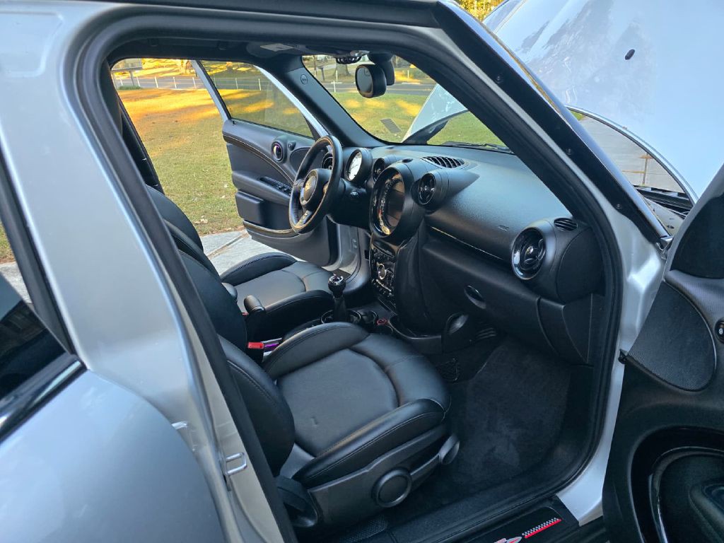 2016 MINI Cooper Image 25