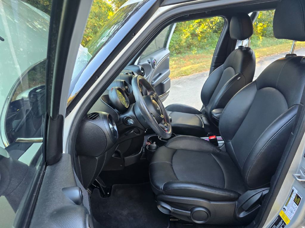 2016 MINI Cooper Image 28