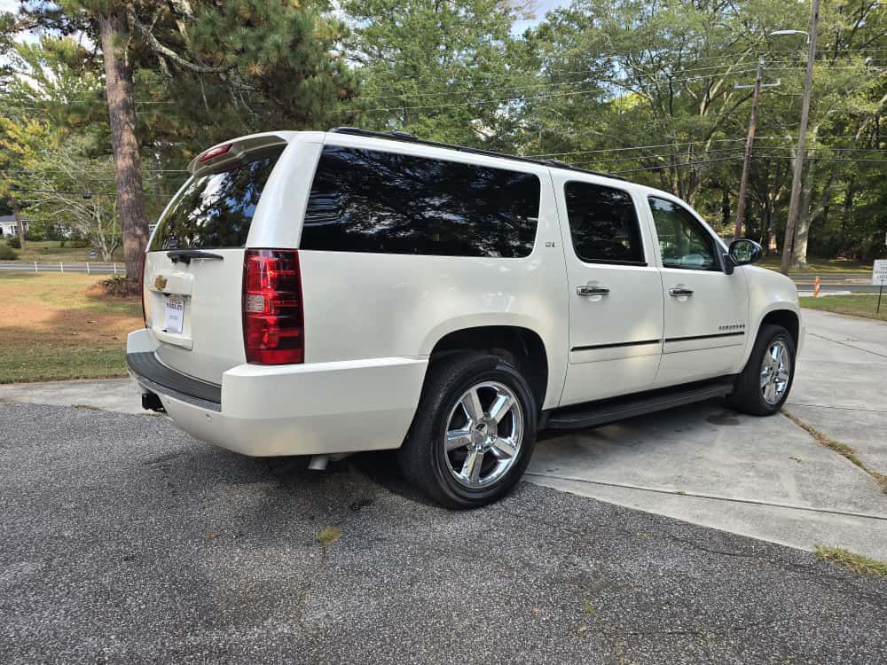2014 Chevrolet Suburban Image 3