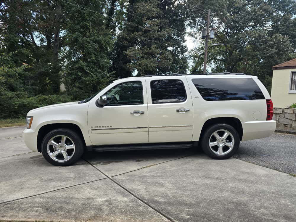 2014 Chevrolet Suburban Image 4