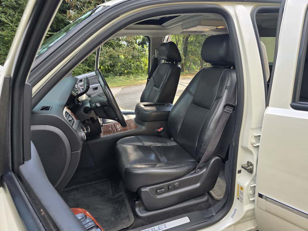 2014 Chevrolet Suburban Image 5