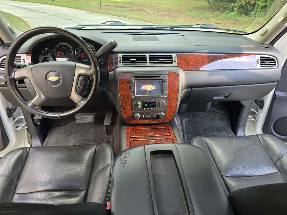 2014 Chevrolet Suburban Image 7