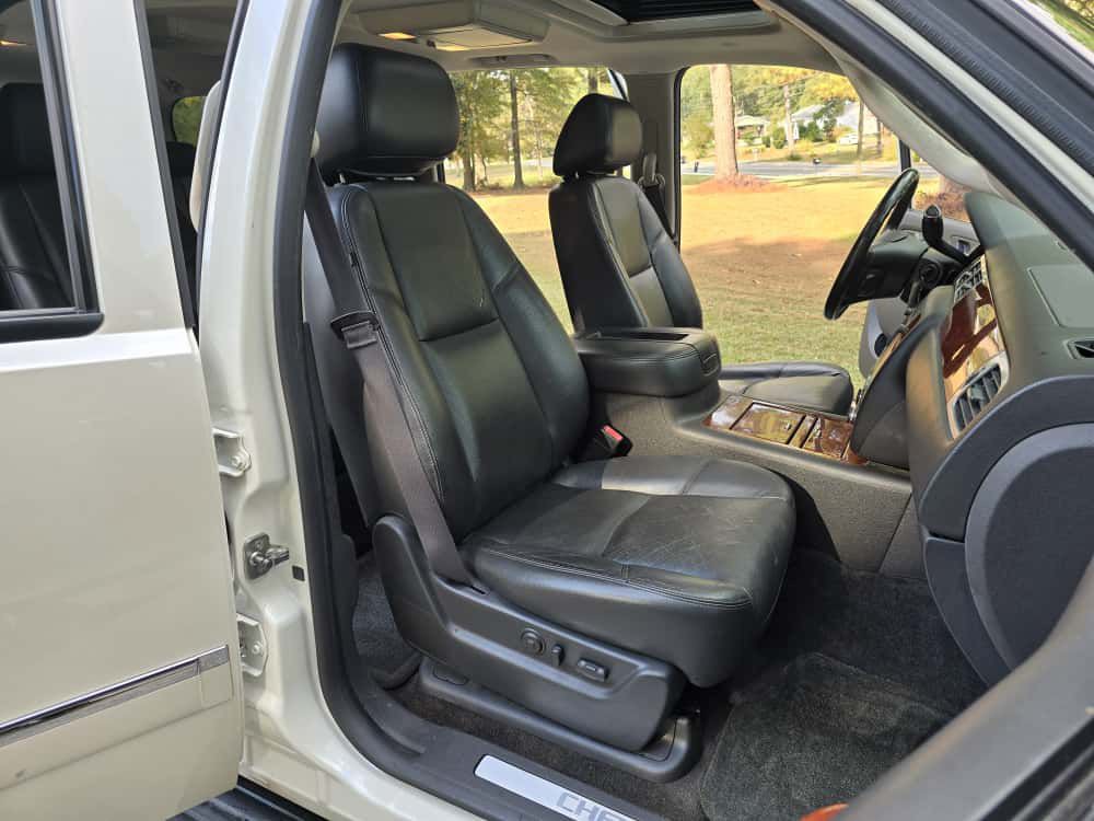 2014 Chevrolet Suburban Image 9