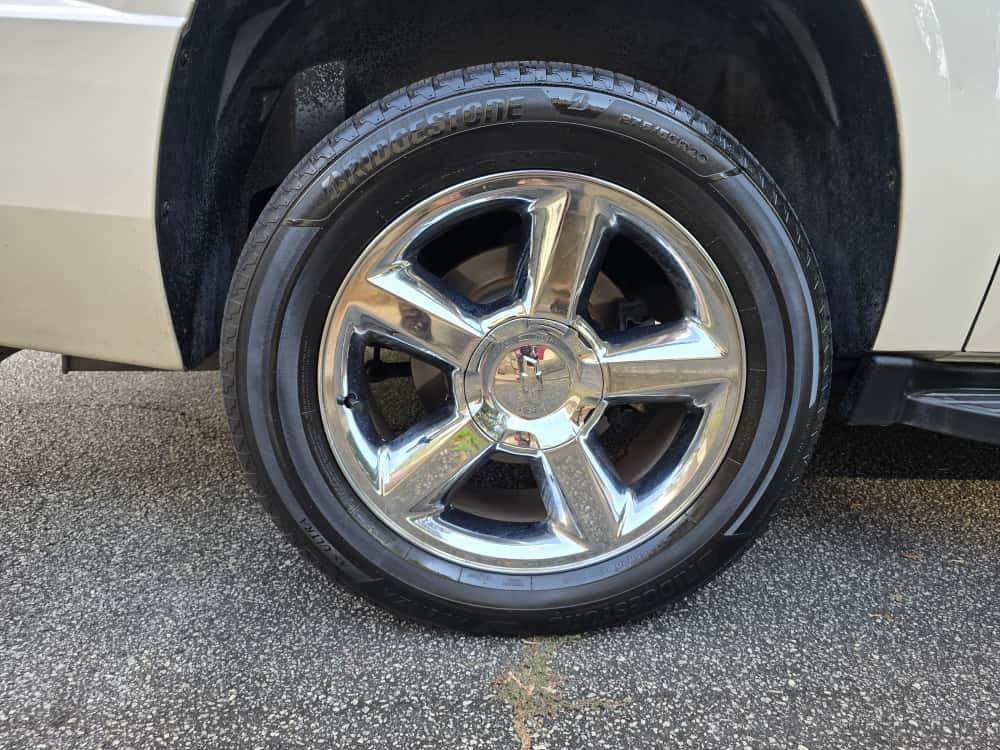 2014 Chevrolet Suburban Image 12