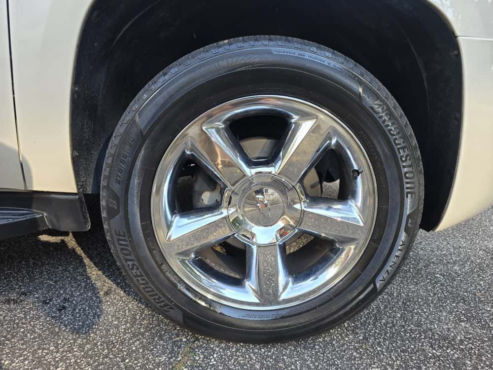 2014 Chevrolet Suburban Image 13