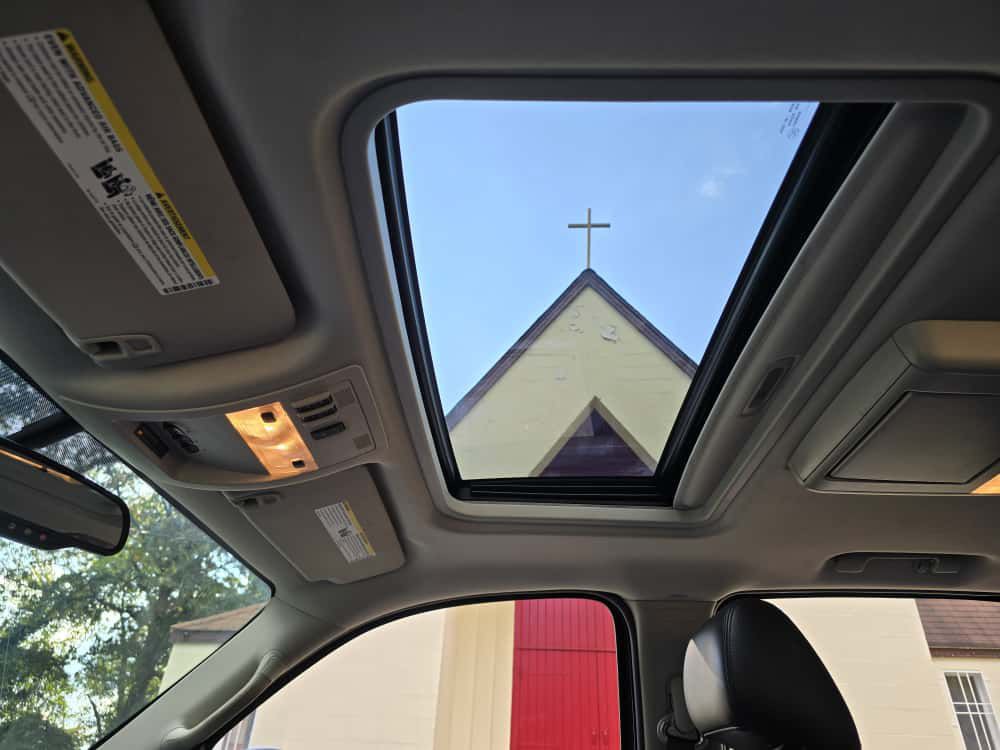 2014 Chevrolet Suburban Image 14