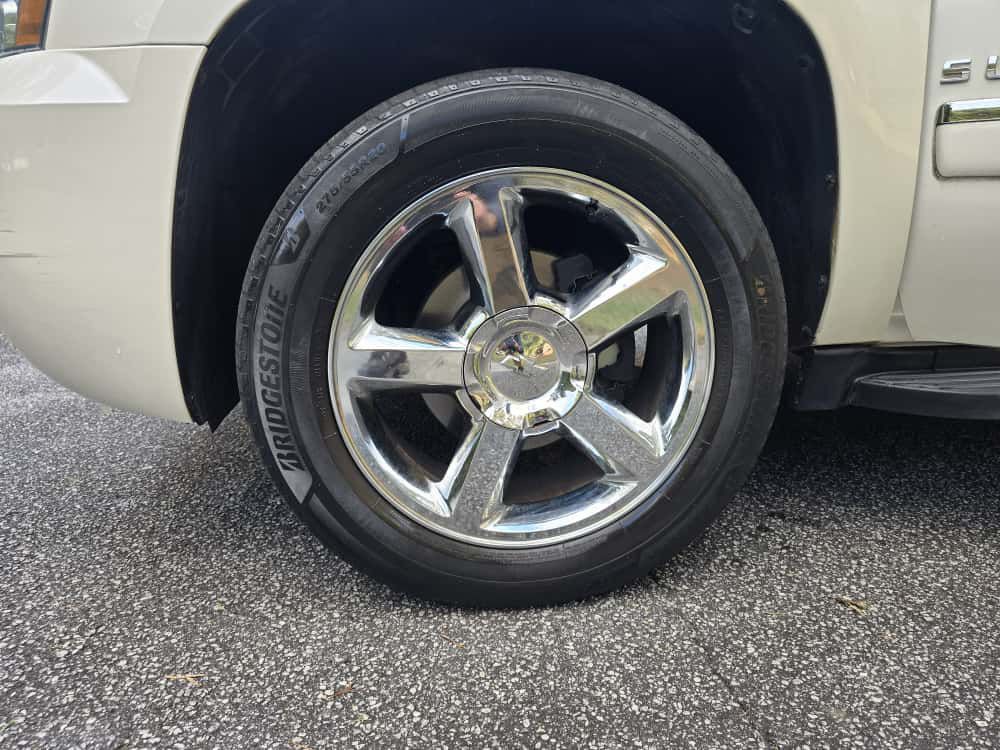 2014 Chevrolet Suburban Image 16