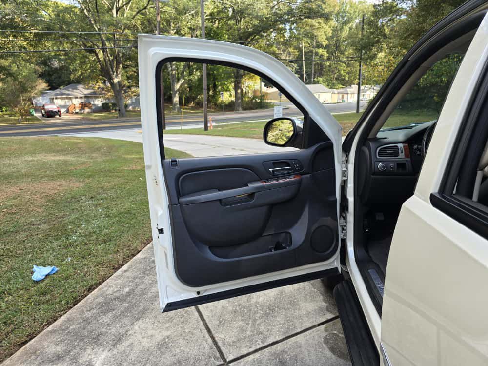 2014 Chevrolet Suburban Image 17